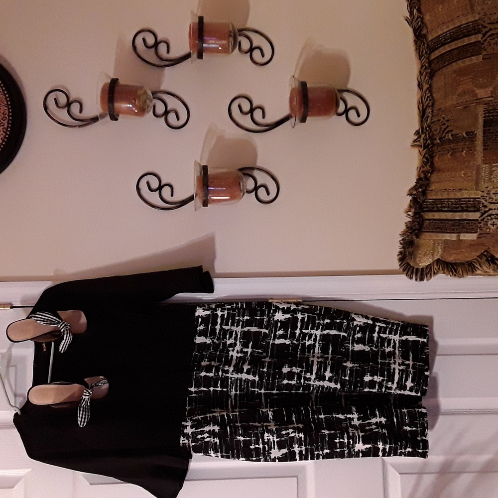 Dress - Picture 3 of 4